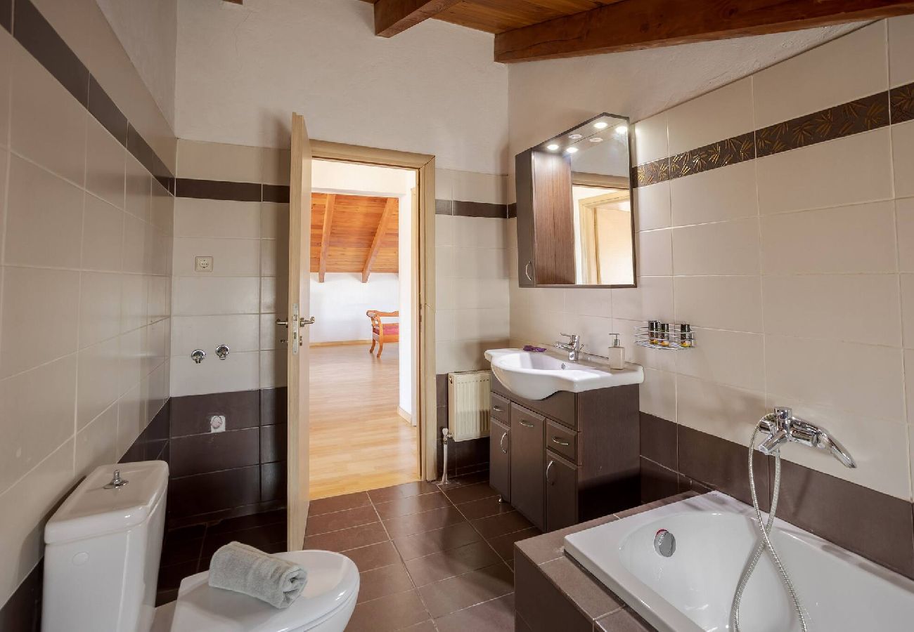 Villa in Douliana - Villa Konstantinos Hilltop Vineyard Escape 