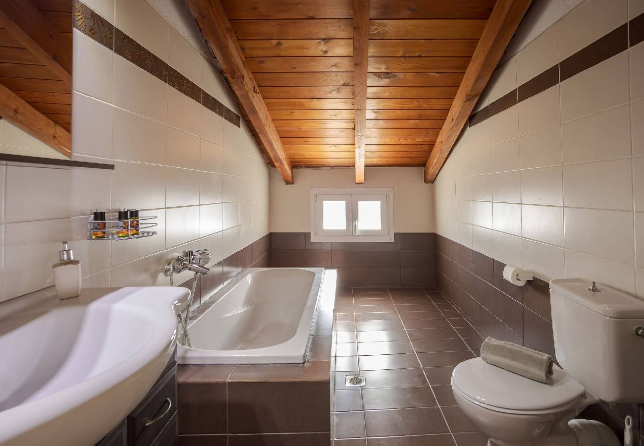 Villa in Douliana - Villa Konstantinos Hilltop Vineyard Escape 