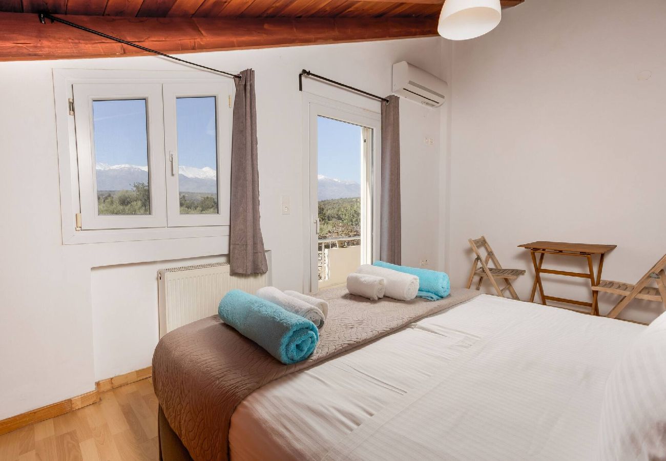 Villa in Douliana - Villa Konstantinos Hilltop Vineyard Escape 