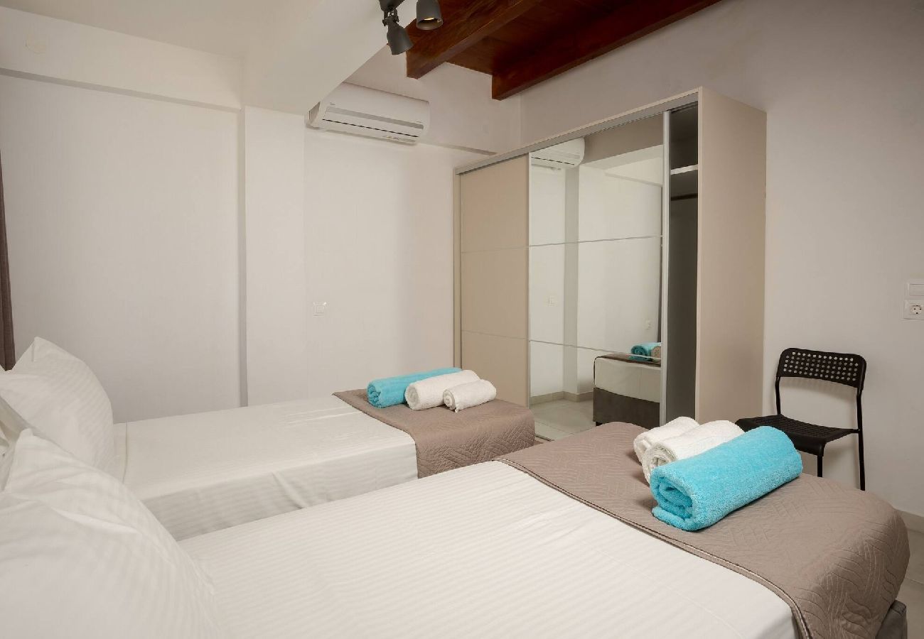 Villa in Douliana - Villa Konstantinos Hilltop Vineyard Escape 
