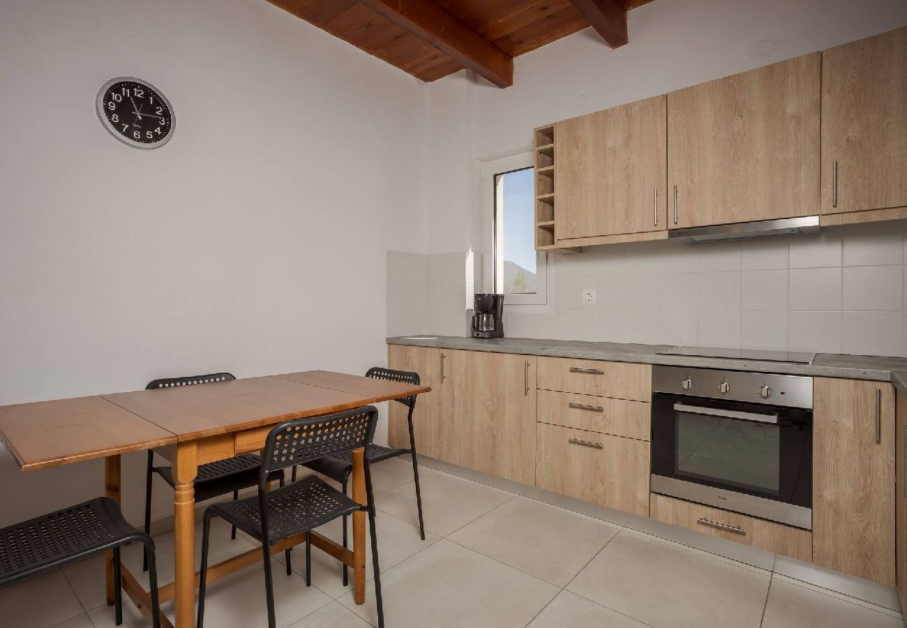 Villa in Douliana - Villa Konstantinos Hilltop Vineyard Escape 