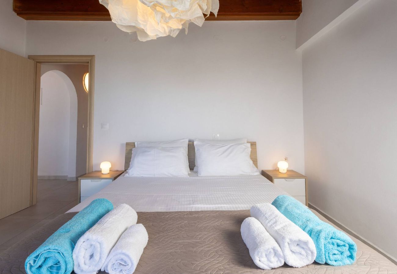 Villa in Douliana - Villa Konstantinos Hilltop Vineyard Escape 