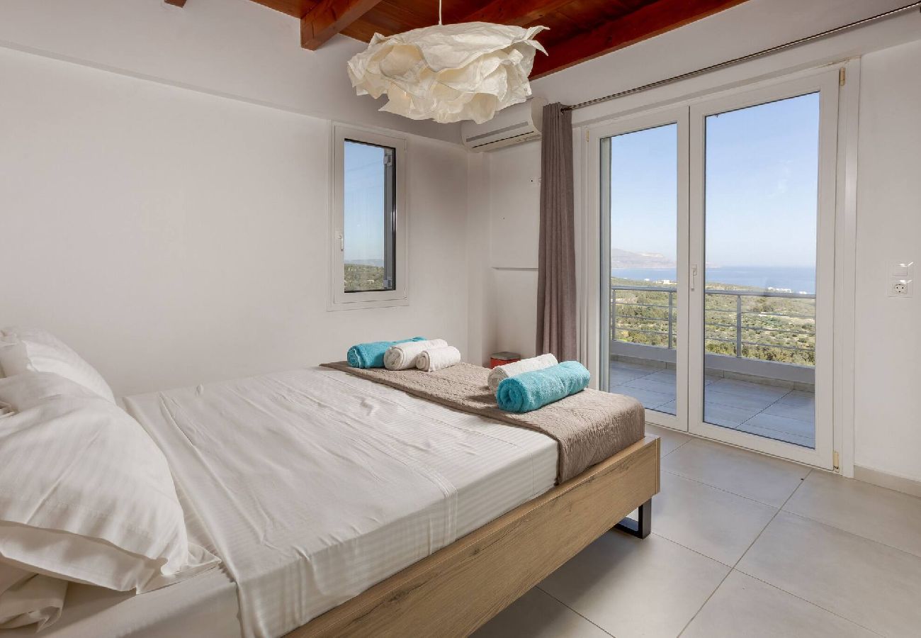 Villa in Douliana - Villa Konstantinos Hilltop Vineyard Escape 