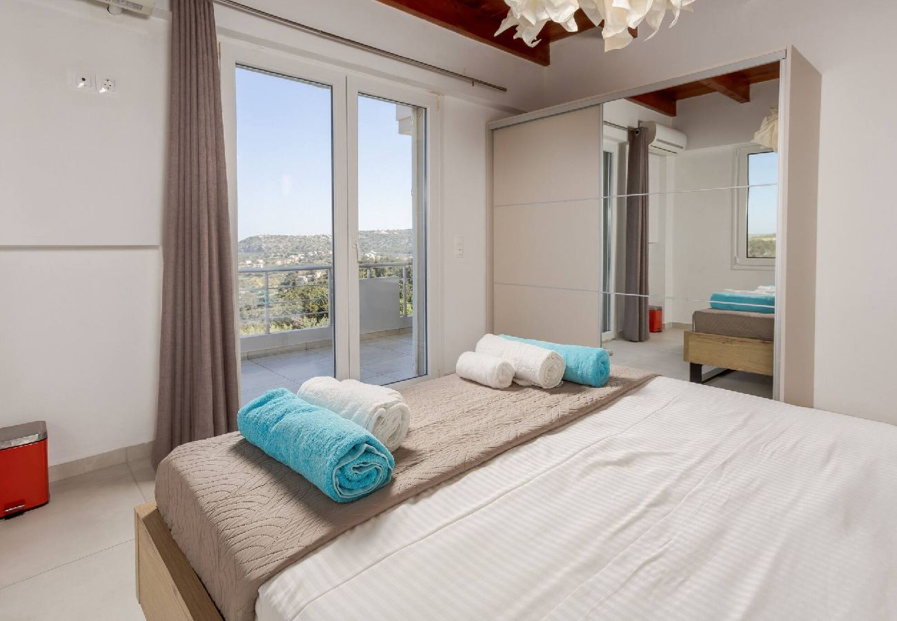 Villa in Douliana - Villa Konstantinos Hilltop Vineyard Escape 