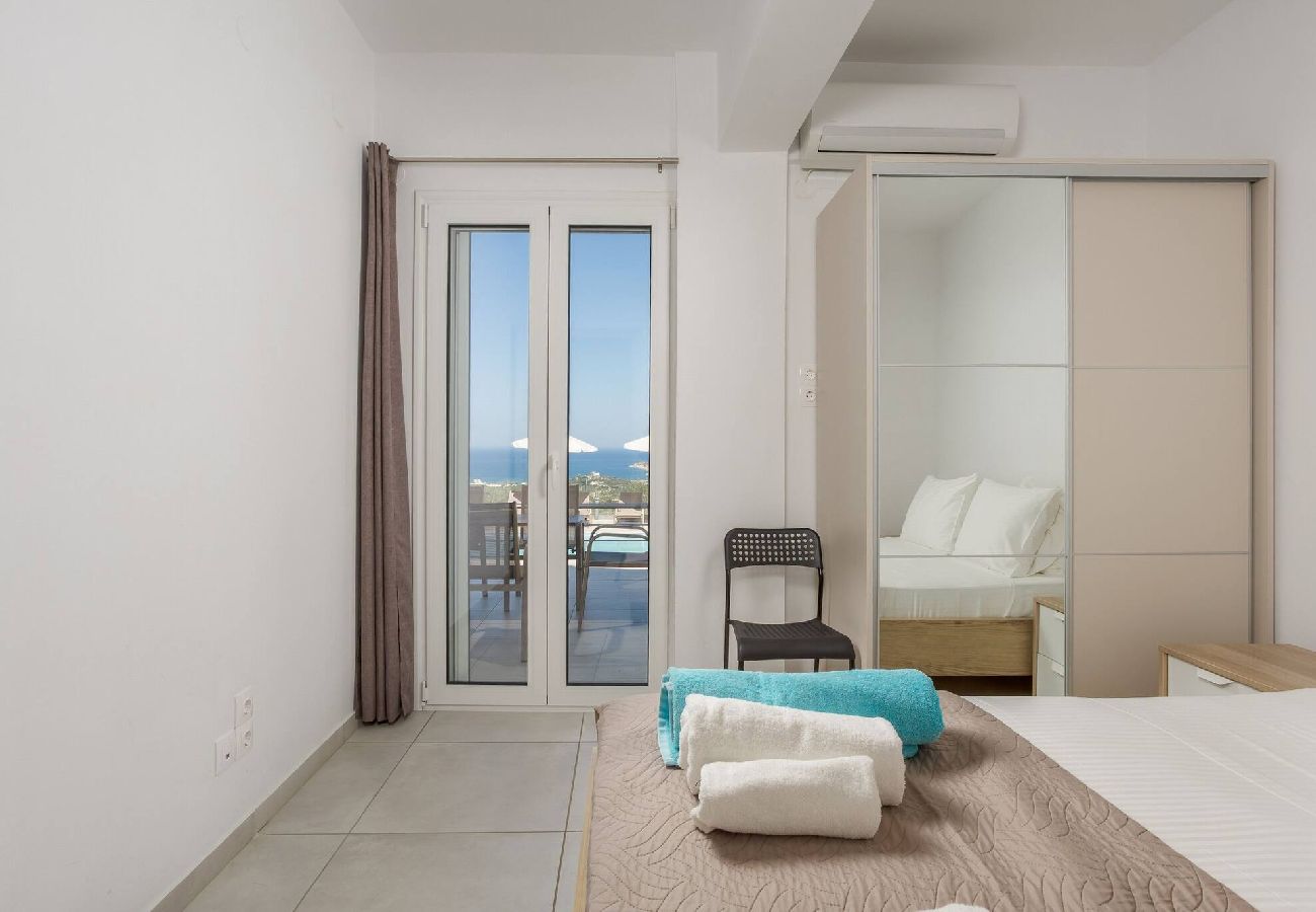 Villa in Douliana - Villa Konstantinos Hilltop Vineyard Escape 