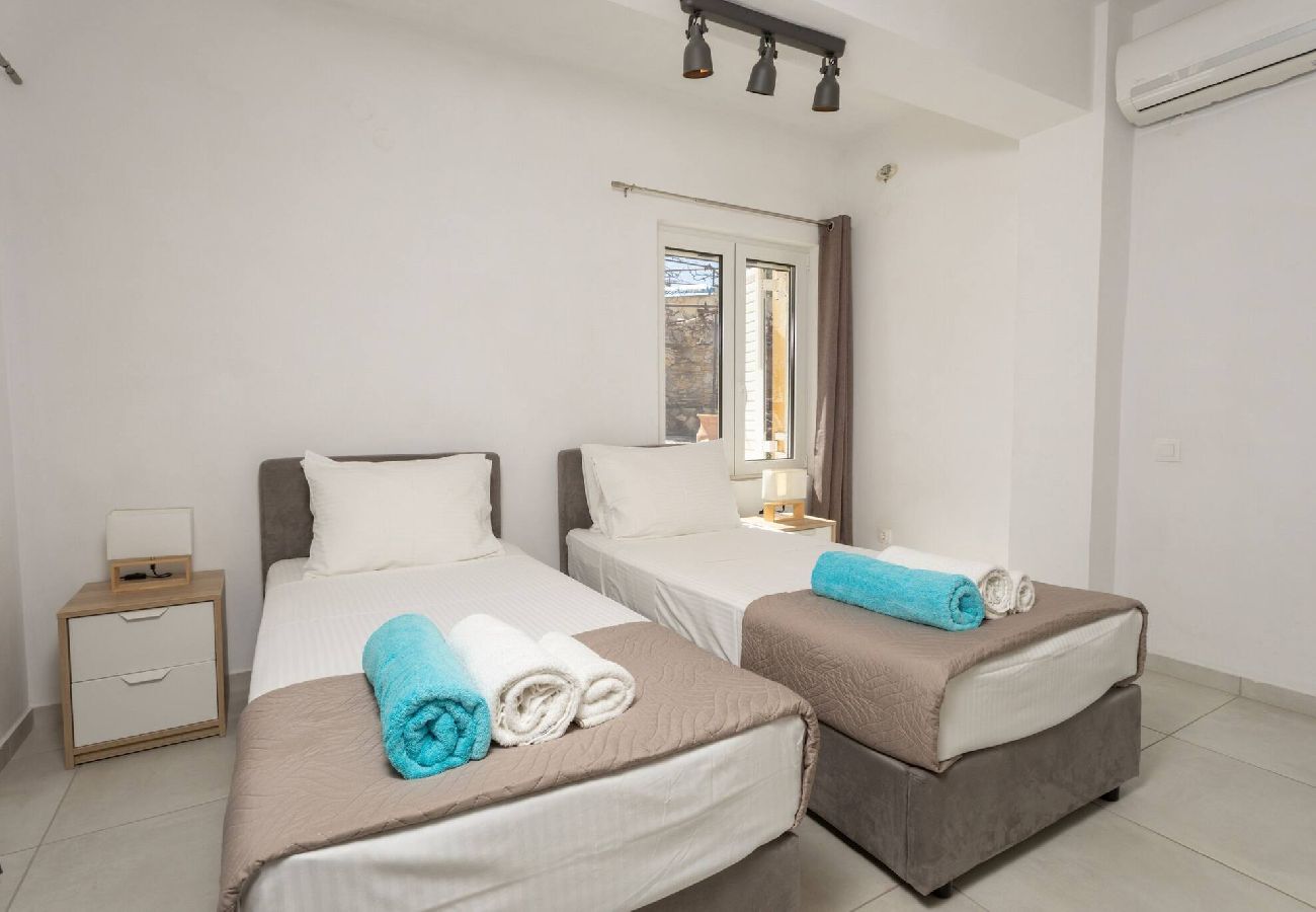Villa in Douliana - Villa Konstantinos Hilltop Vineyard Escape 