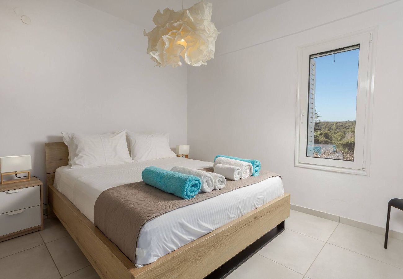 Villa in Douliana - Villa Konstantinos Hilltop Vineyard Escape 