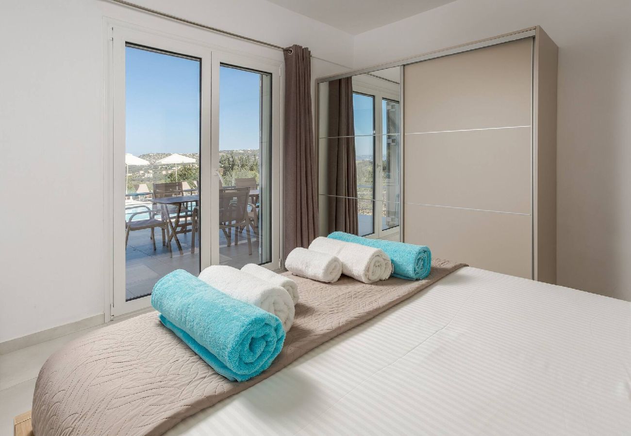 Villa in Douliana - Villa Konstantinos Hilltop Vineyard Escape 