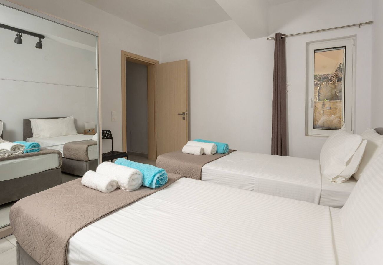 Villa in Douliana - Villa Konstantinos Hilltop Vineyard Escape 