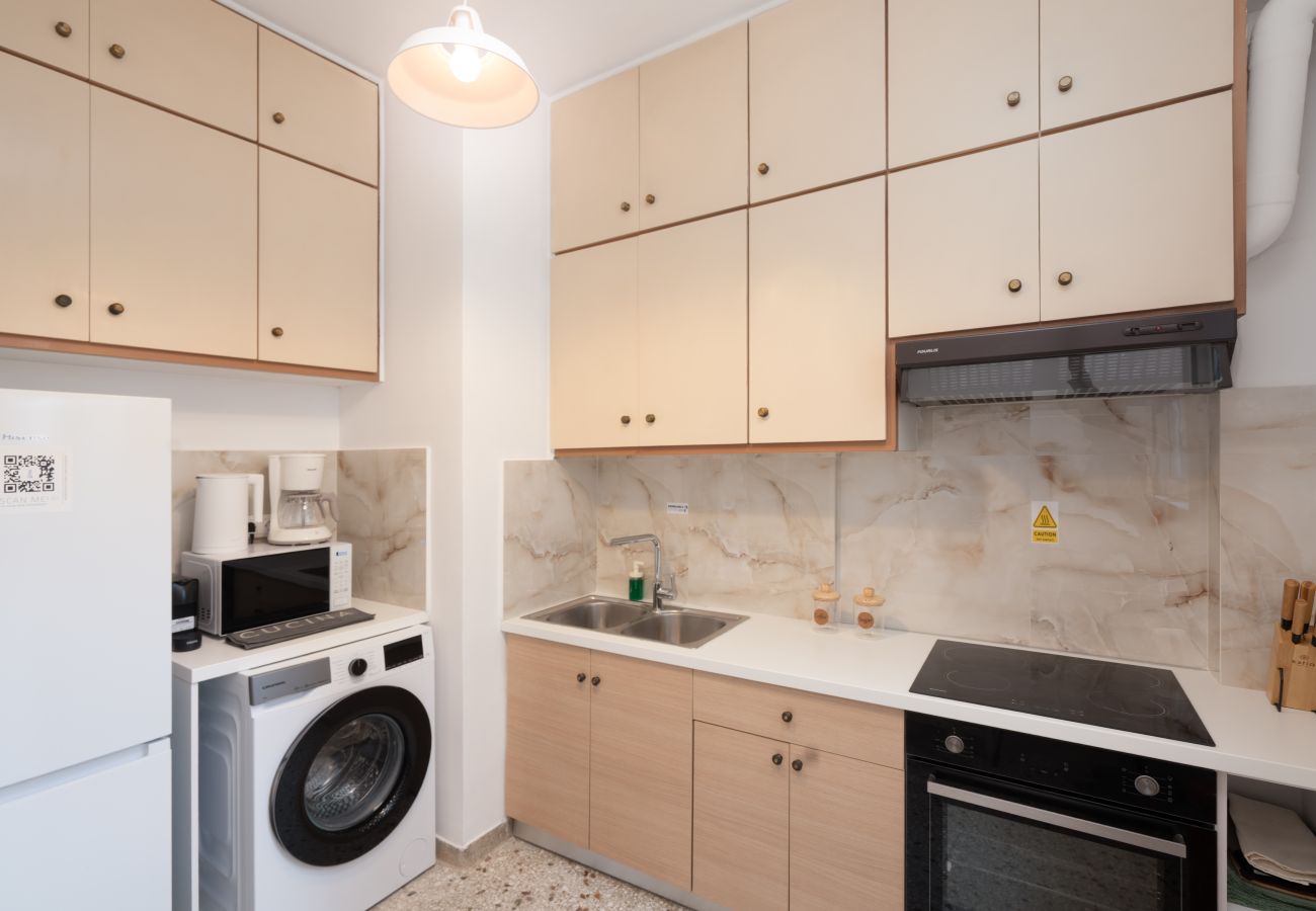 Apartment in Athens - Cozy Apartment in Athens with Balcony, 5 min to Metro