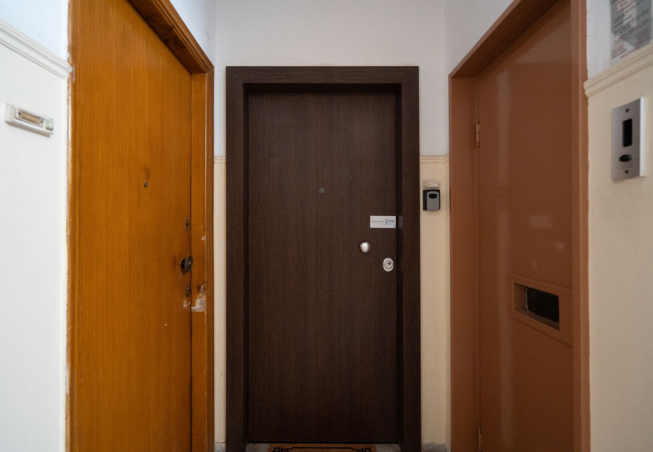 Apartment in Athens - Cozy Apartment in Athens with Balcony, 5 min to Metro