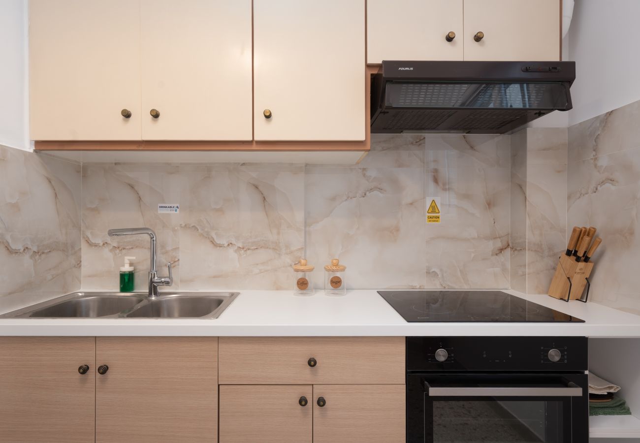 Apartment in Athens - Cozy Apartment in Athens with Balcony, 5 min to Metro