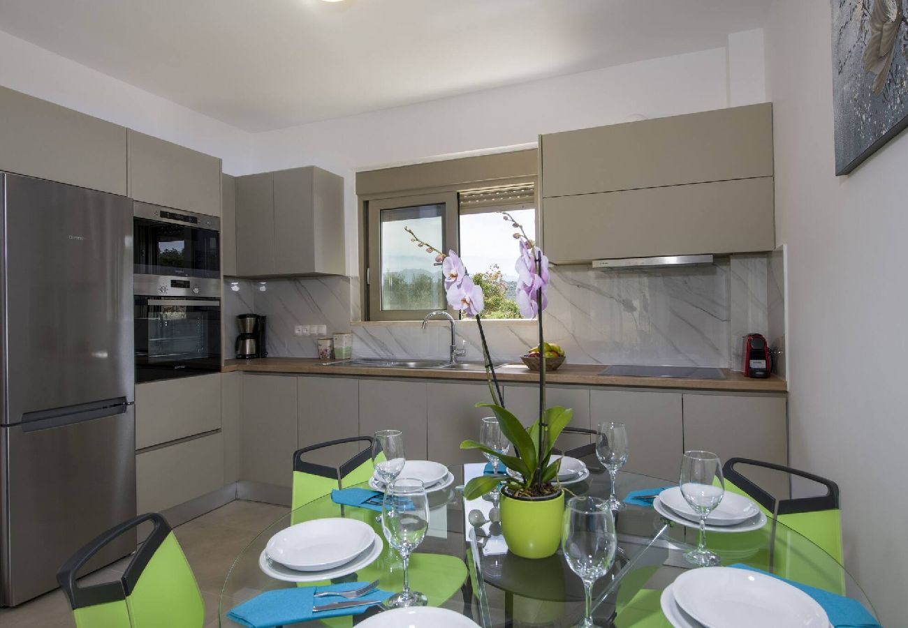 Villa in Douliana - Icarus Luxury Private  Villa 