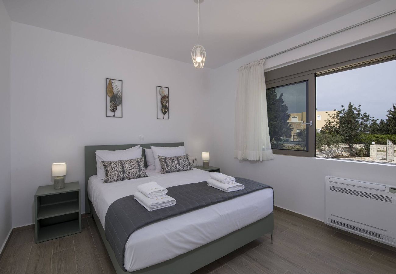 Villa in Douliana - Icarus Luxury Private  Villa 