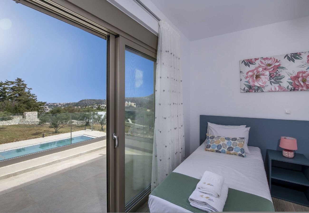 Villa in Douliana - Icarus Luxury Private  Villa 