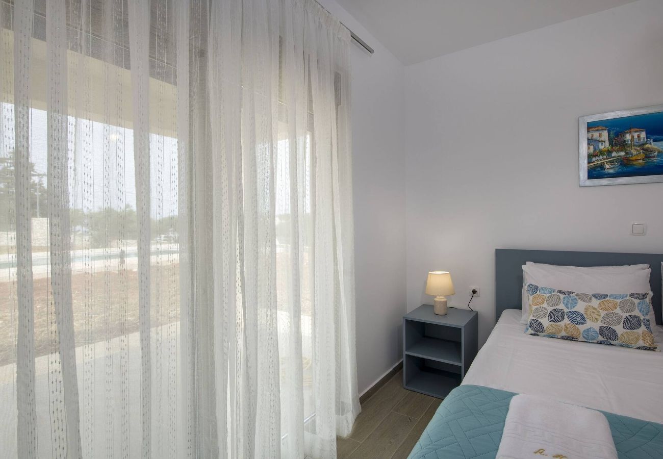 Villa in Douliana - Icarus Luxury Private  Villa 