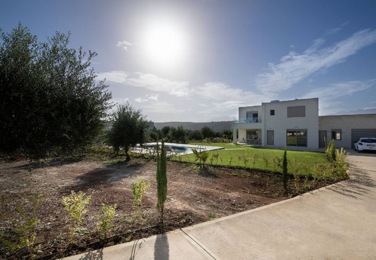 Villa in Douliana - Icarus Luxury Private  Villa 