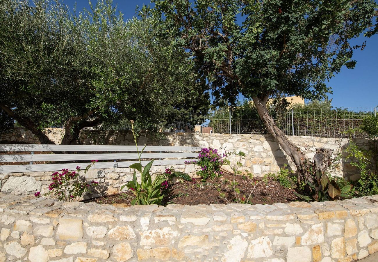 Villa in Douliana - Icarus Luxury Private  Villa 