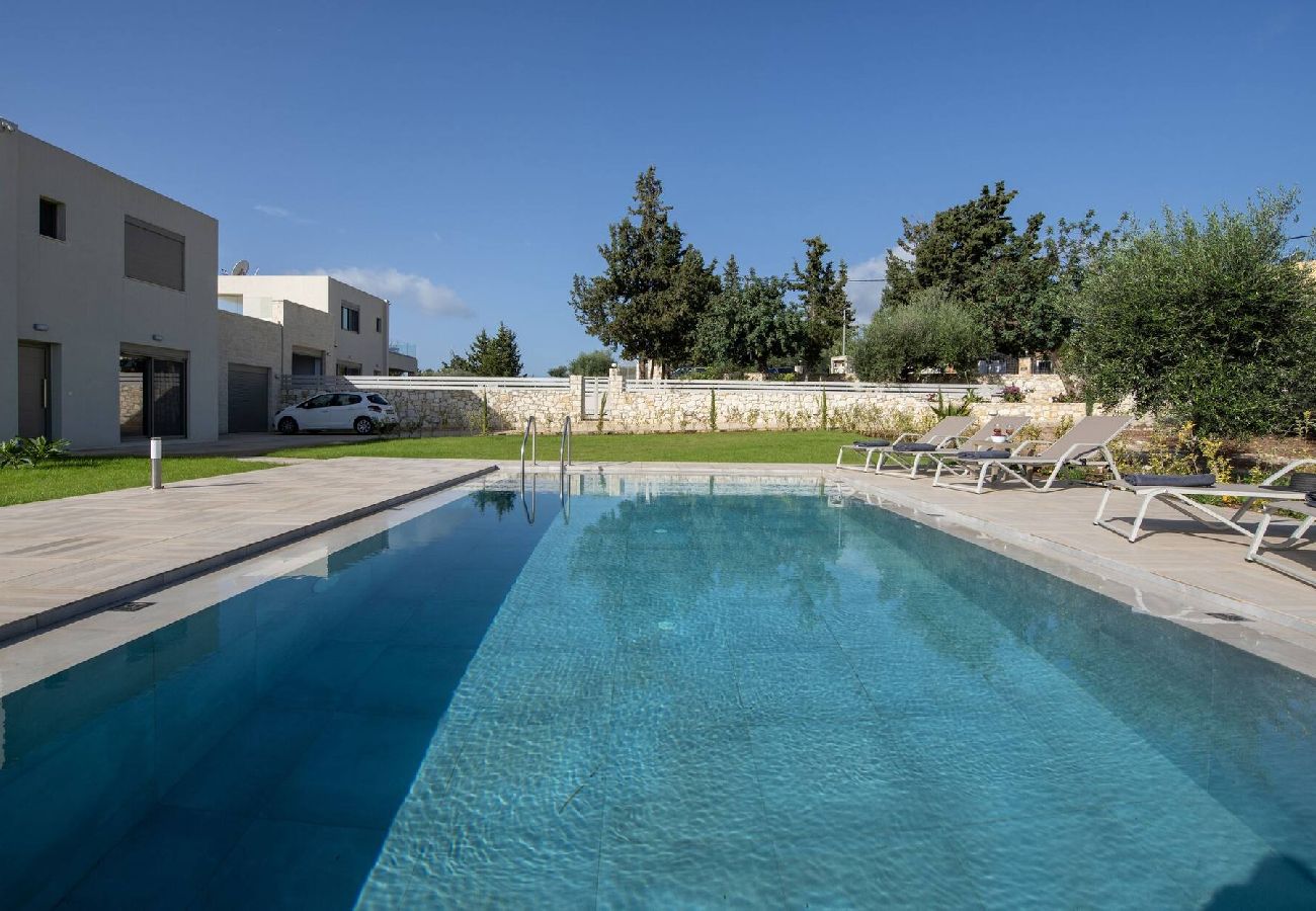 Villa in Douliana - Icarus Luxury Private  Villa 