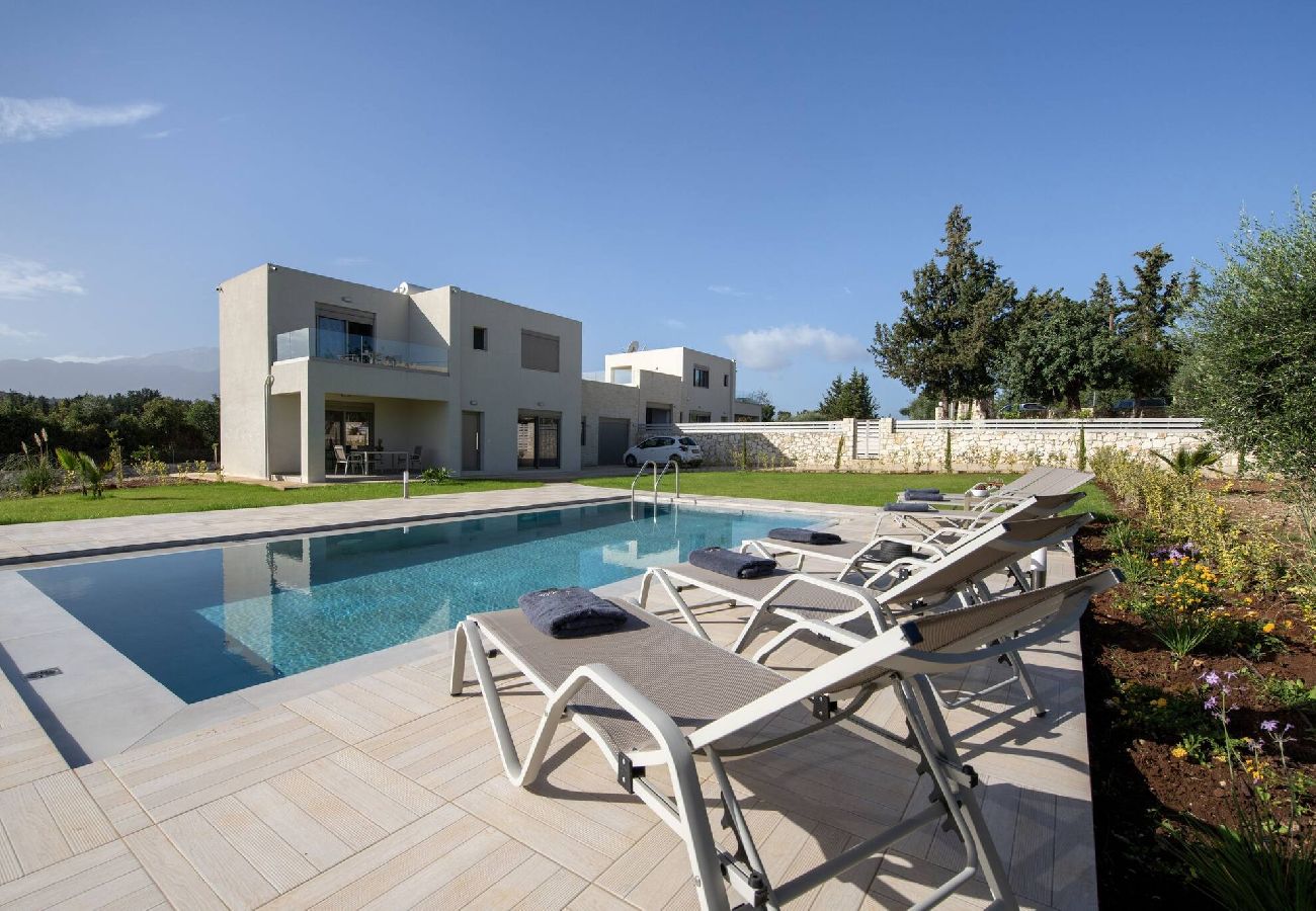 Villa in Douliana - Icarus Luxury Private  Villa 