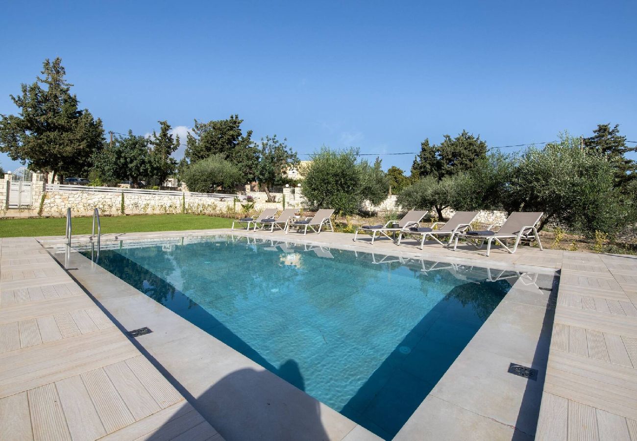 Villa in Douliana - Icarus Luxury Private  Villa 
