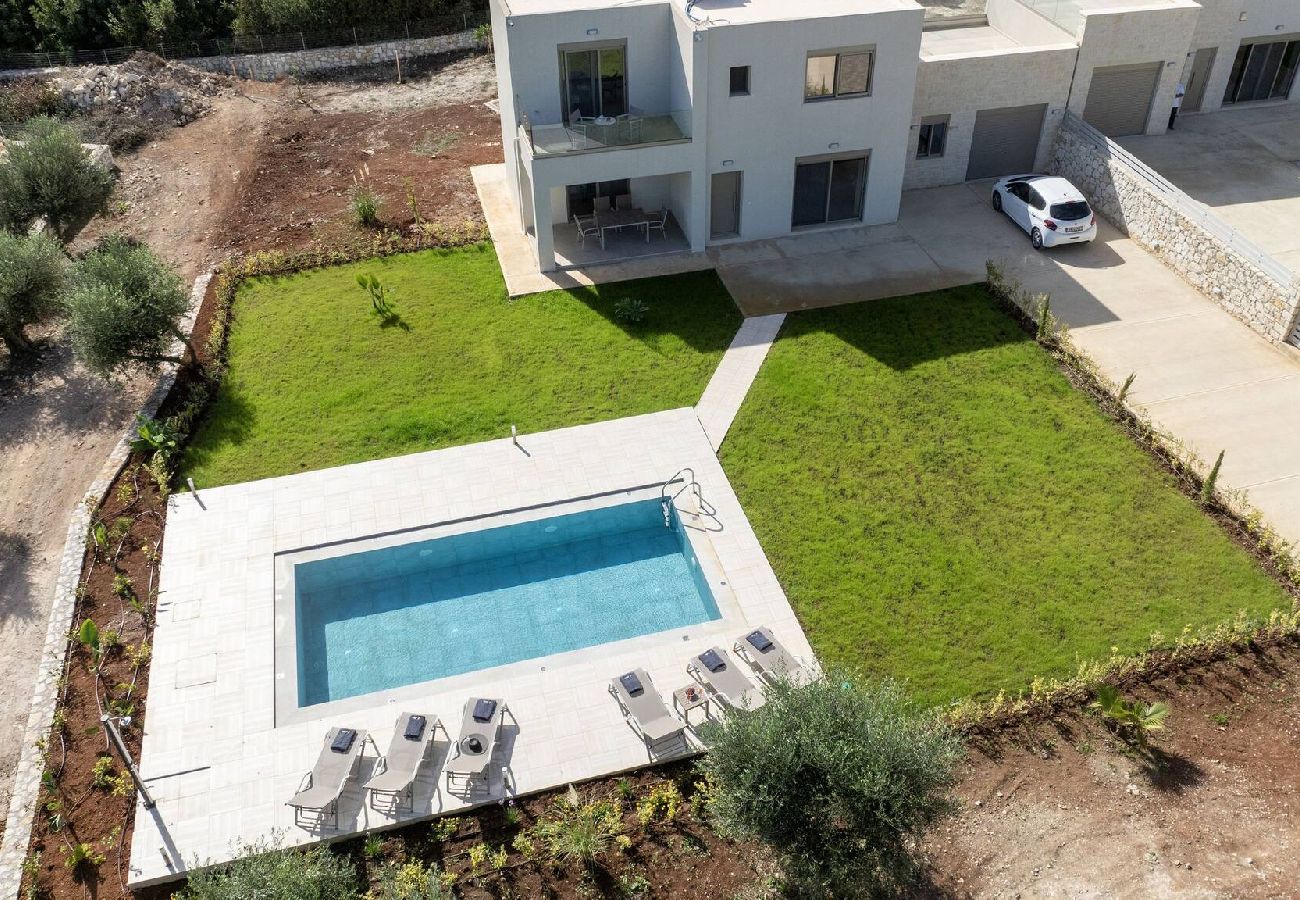 Villa in Douliana - Icarus Luxury Private  Villa 