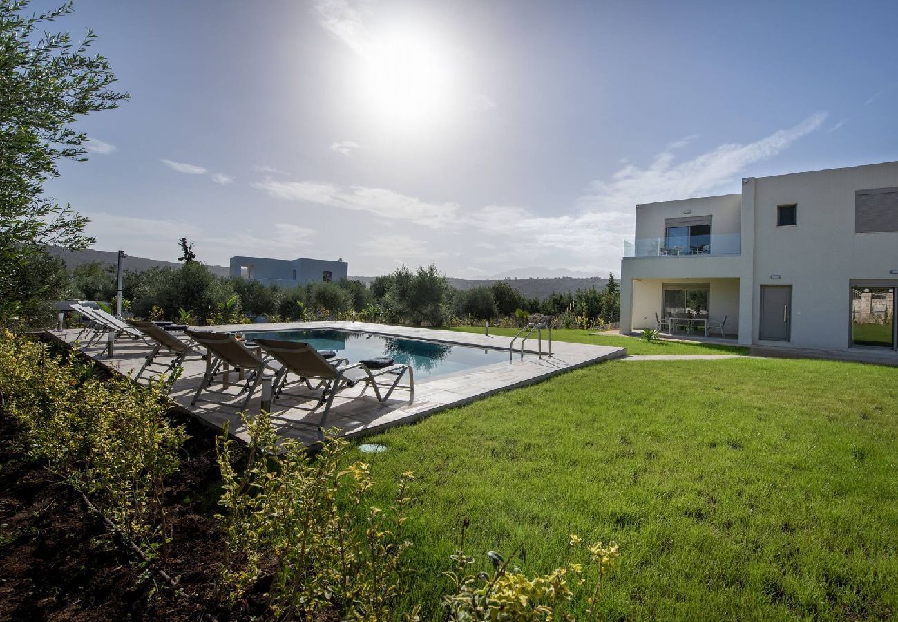 Villa in Douliana - Icarus Luxury Private  Villa 