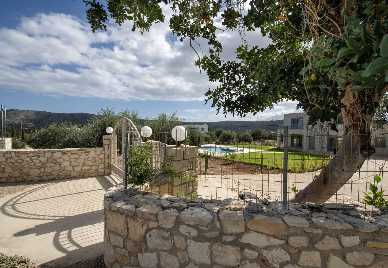 Villa in Douliana - Icarus Luxury Private  Villa 