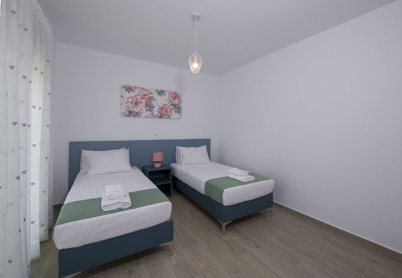 Villa in Douliana - Icarus Luxury Private  Villa 