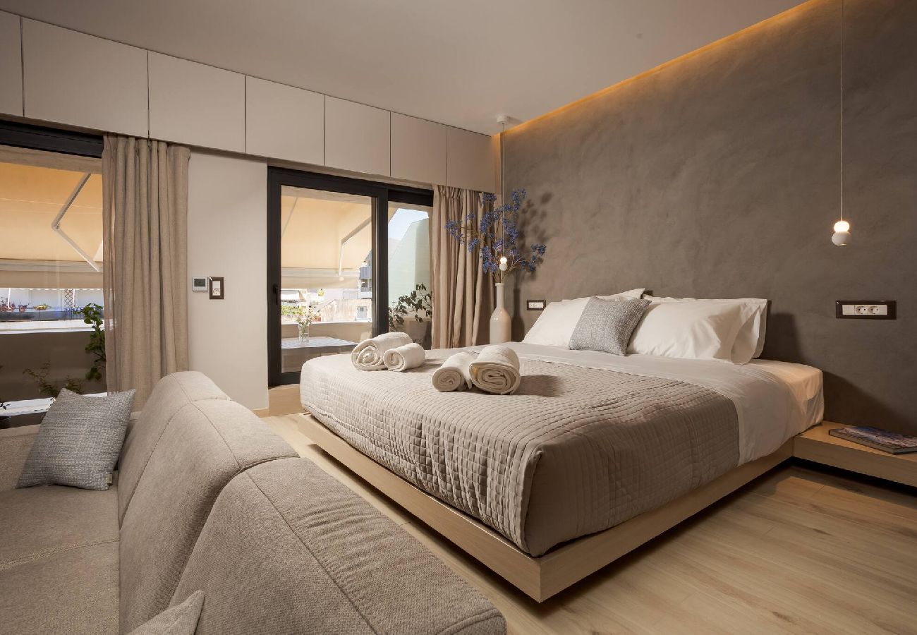 Queen bedroom at Kira apartment in Chania center