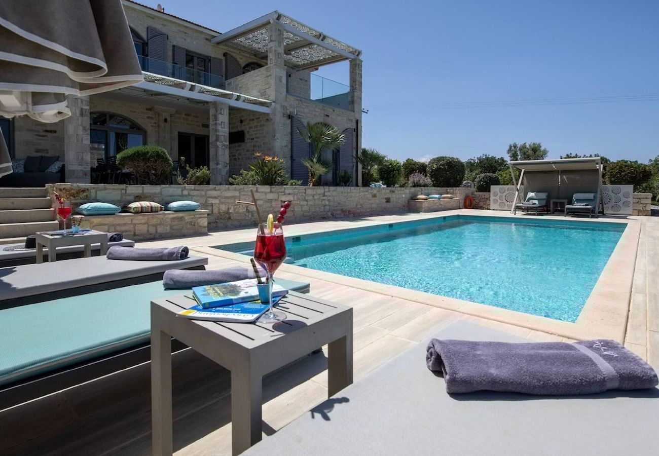 Private swimming pool at Aurora villa in Prines Crete