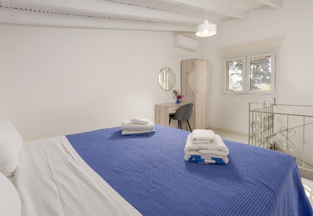 Double bedroom in Xamoudochori maisonette Chania