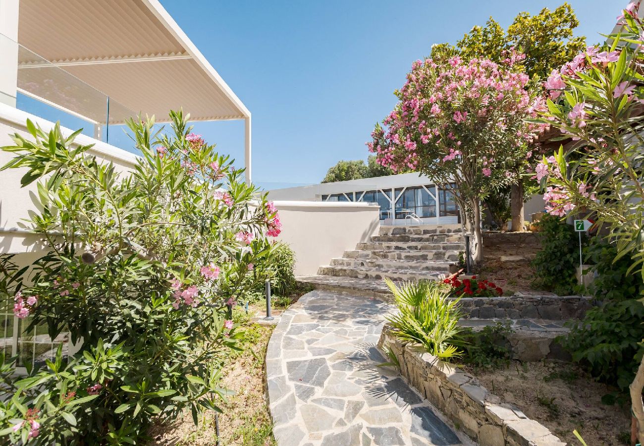 Apartment in Platanias - Apartment suite on private tranquil retreat-Unit 4 