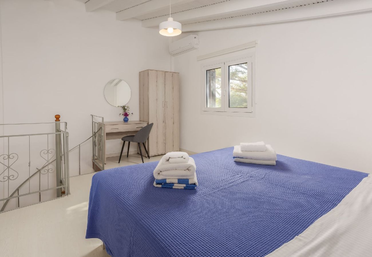 Double bedroom in Cretan maisonette Xamoudochori