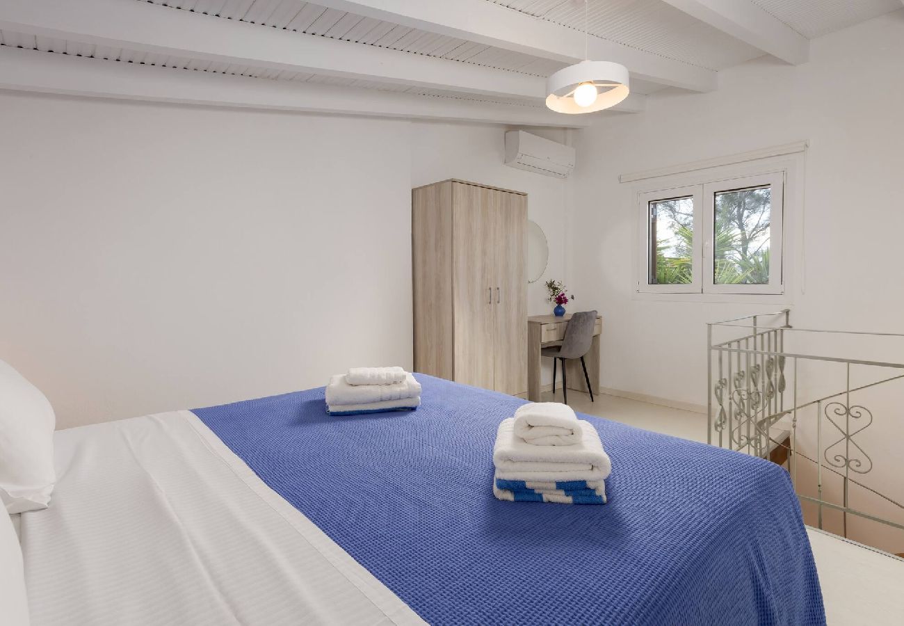 Double bedroom in Xamoudochori Crete