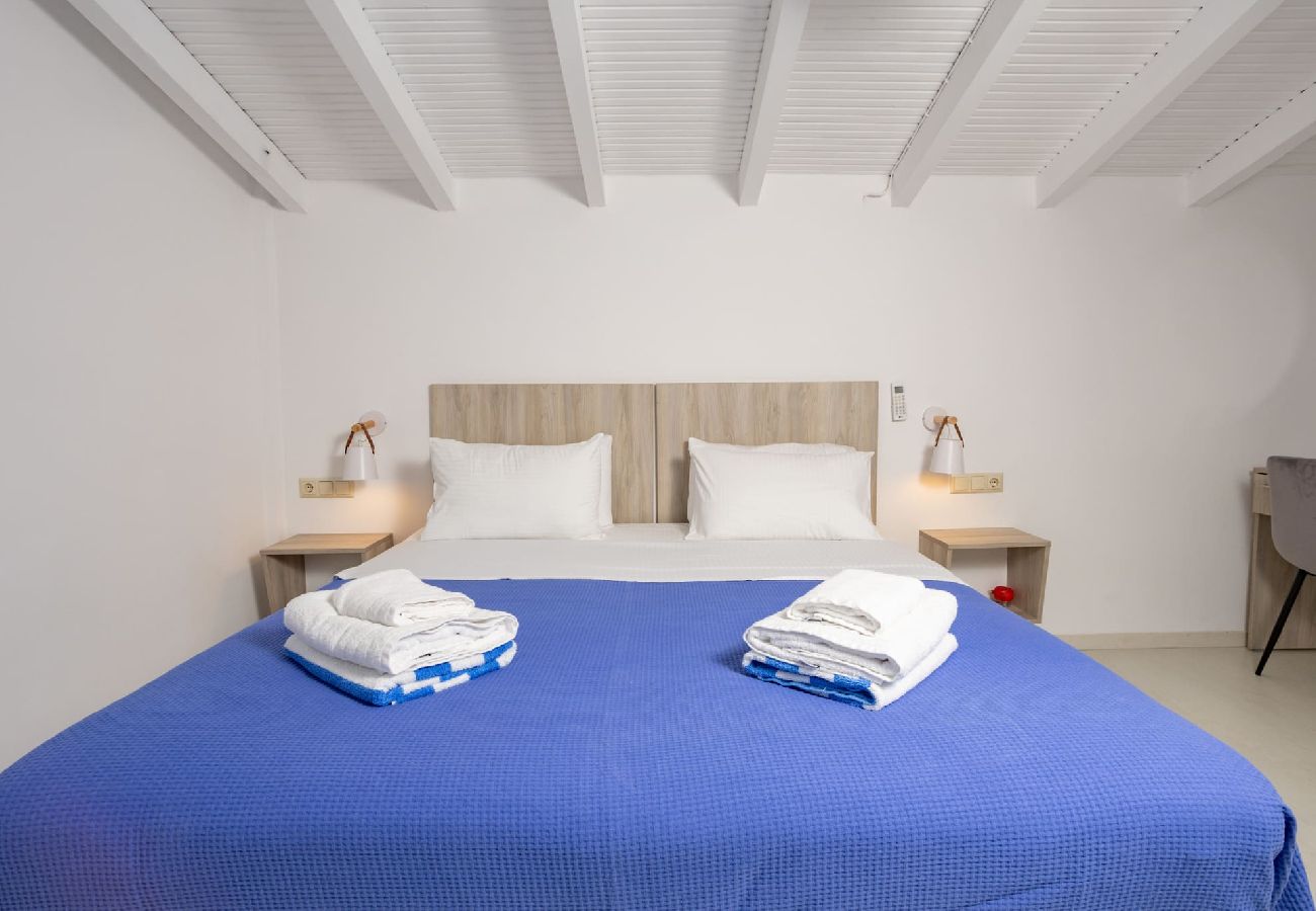 Apartment in Platanias - Apartment suite on private tranquil retreat-Unit 1 