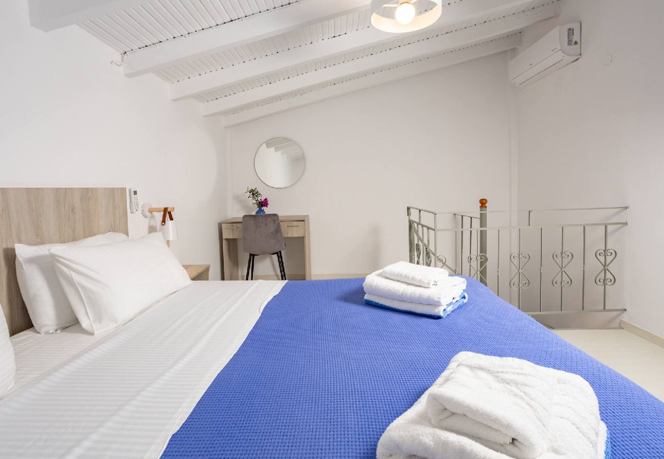 Apartment in Platanias - Apartment suite on private tranquil retreat-Unit 1 
