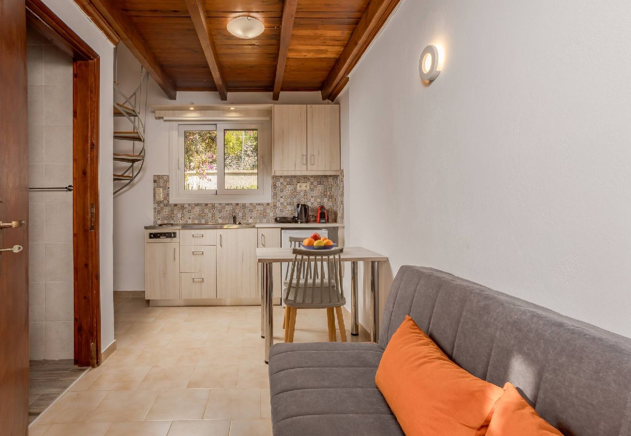 Apartment in Platanias - Apartment suite on private tranquil retreat-Unit 2 