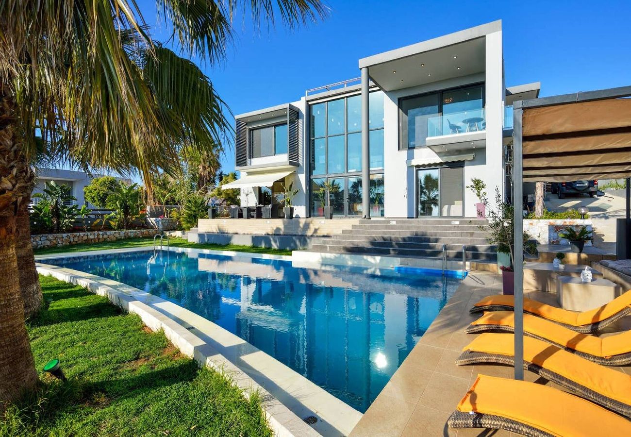 Luxury villa with private pool in Tersanas Crete