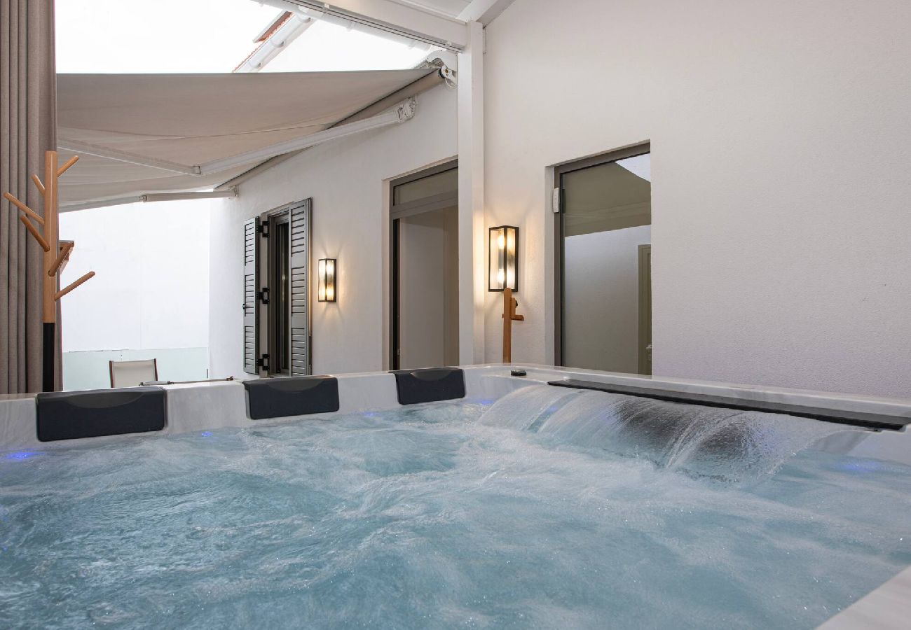 House in Chania - Chania Luxury City Retreat, Hammam & Outdoor Jacuzzi