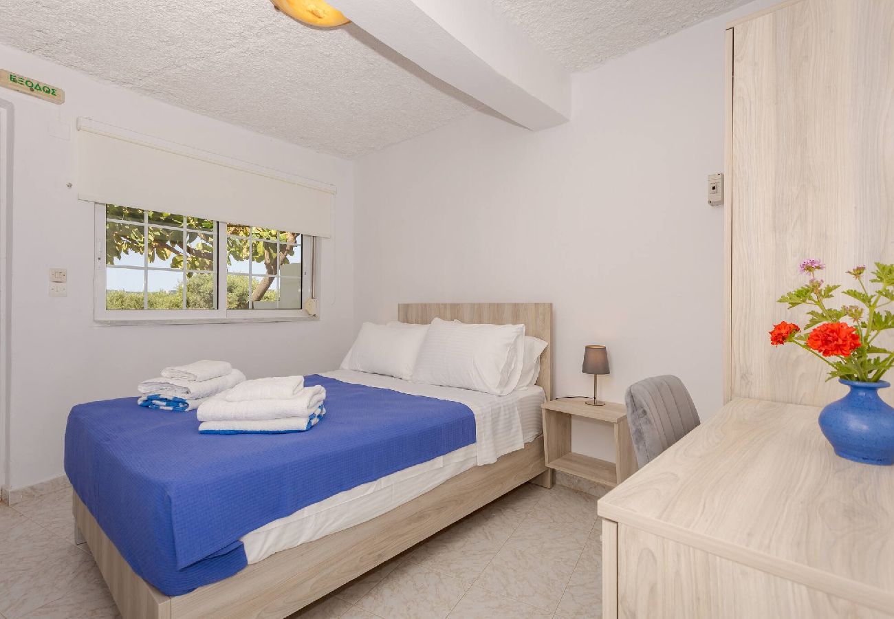 Double bedroom in ground floor studio Crete