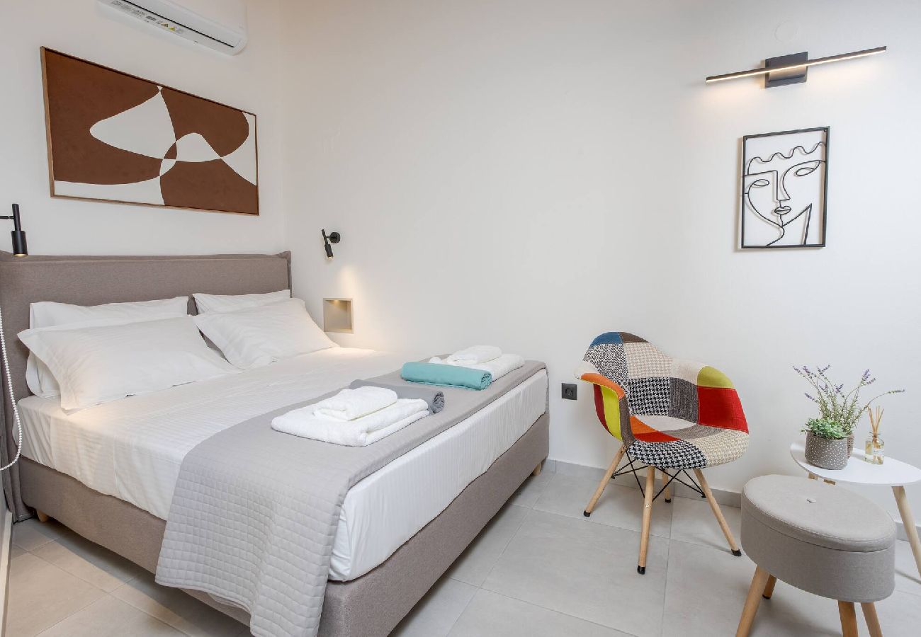 House in Chania - Comfinest house with jacuzzi in Chania old harbour 