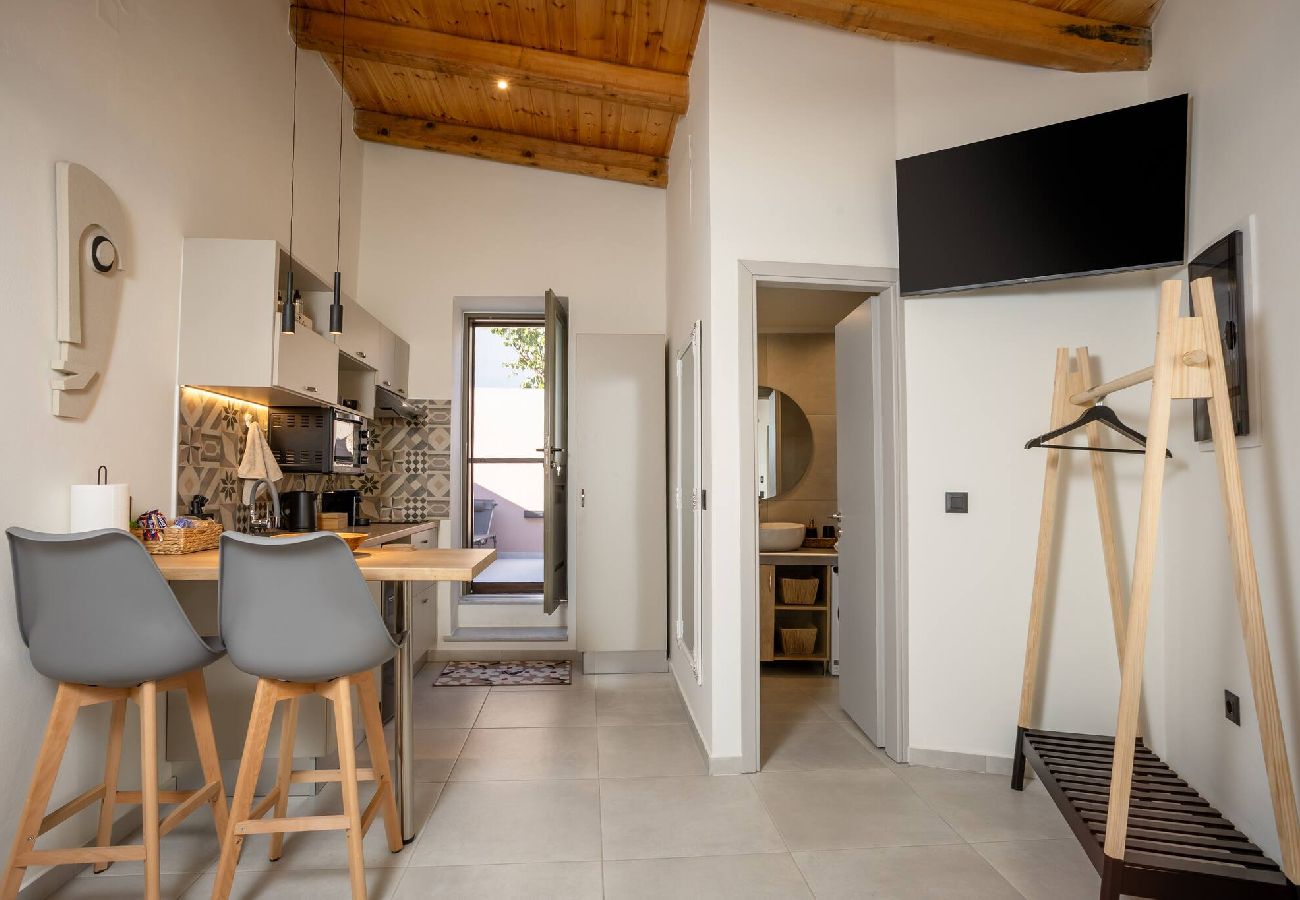 House in Chania - Comfinest house with jacuzzi in Chania old harbour 