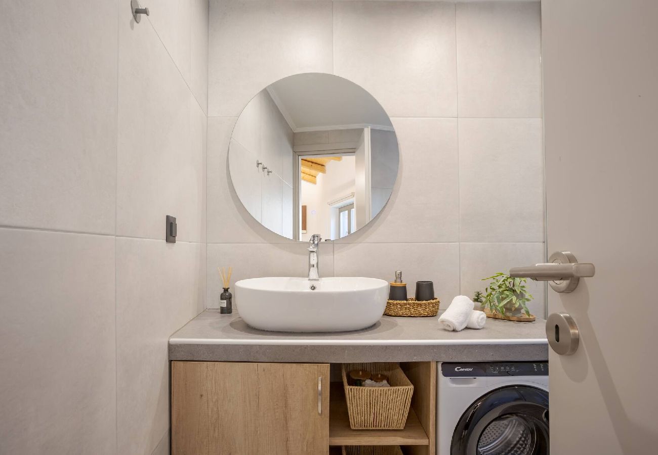 House in Chania - Comfinest house with jacuzzi in Chania old harbour 