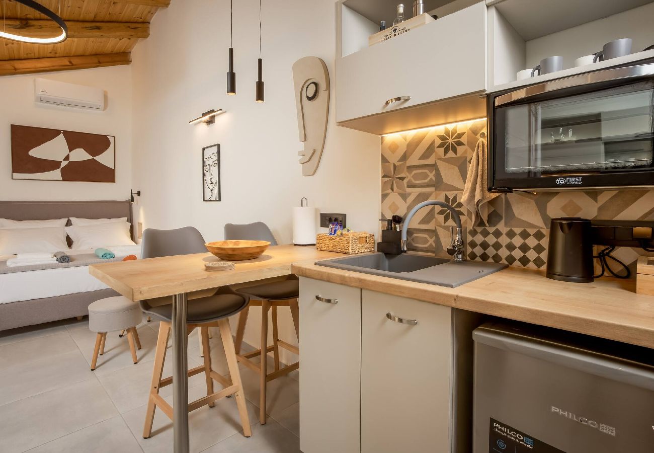 House in Chania - Comfinest house with jacuzzi in Chania old harbour 