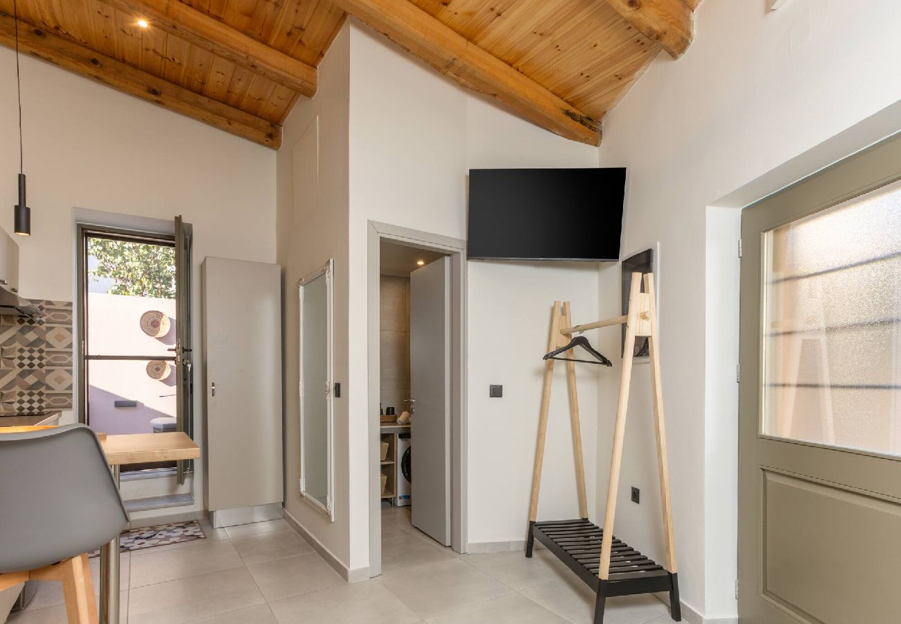 House in Chania - Comfinest house with jacuzzi in Chania old harbour 