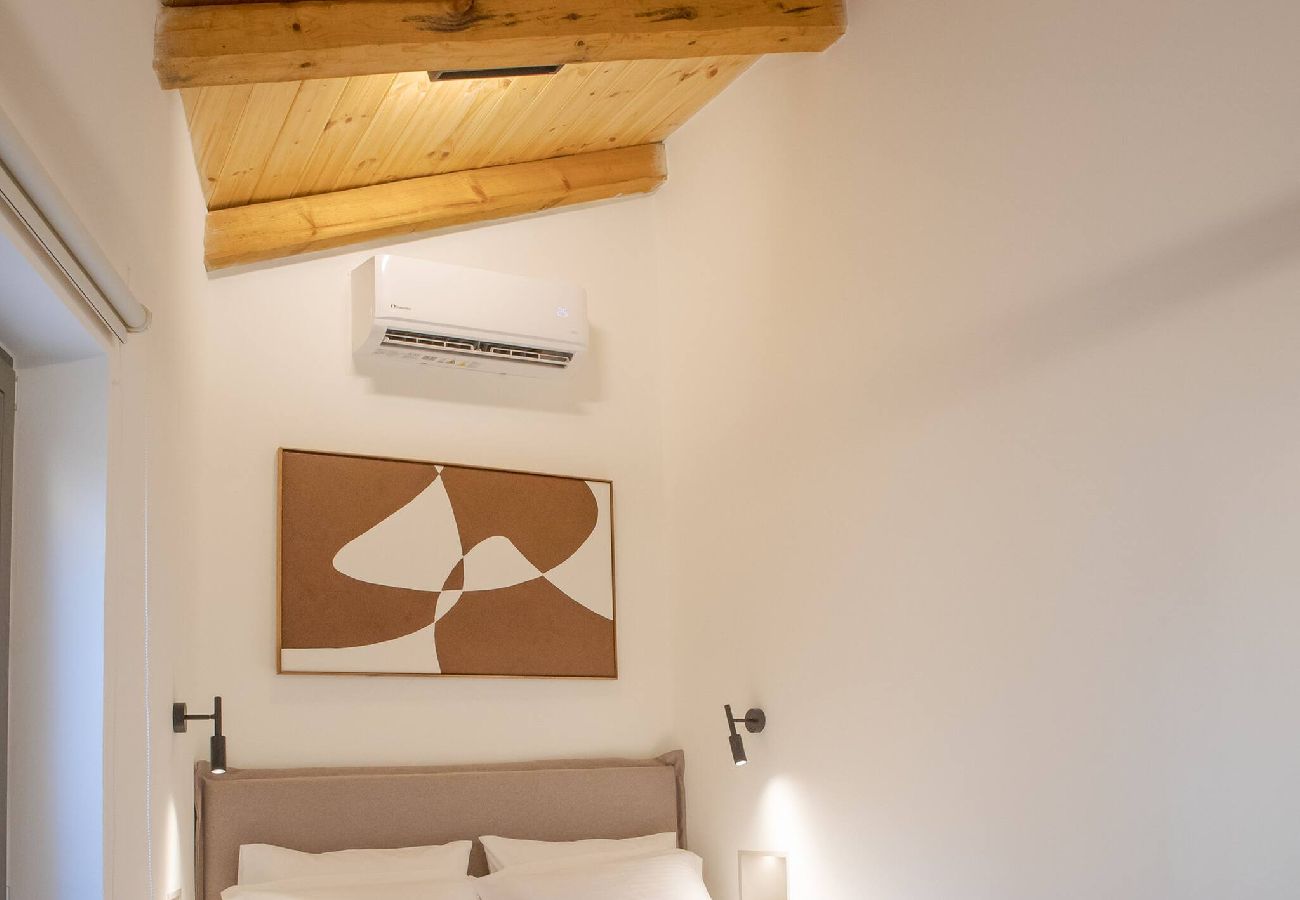 House in Chania - Comfinest house with jacuzzi in Chania old harbour 