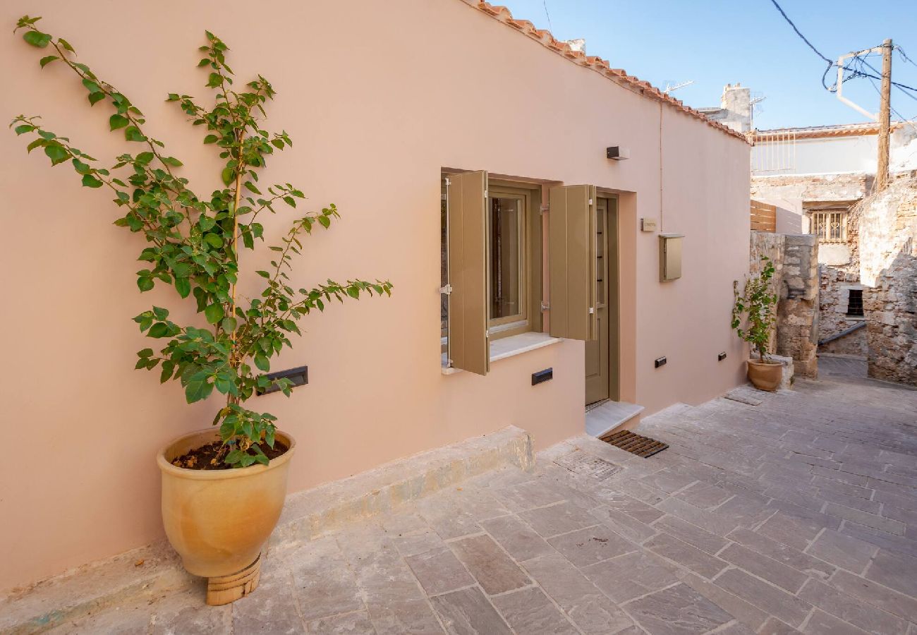 House in Chania - Comfinest house with jacuzzi in Chania old harbour 