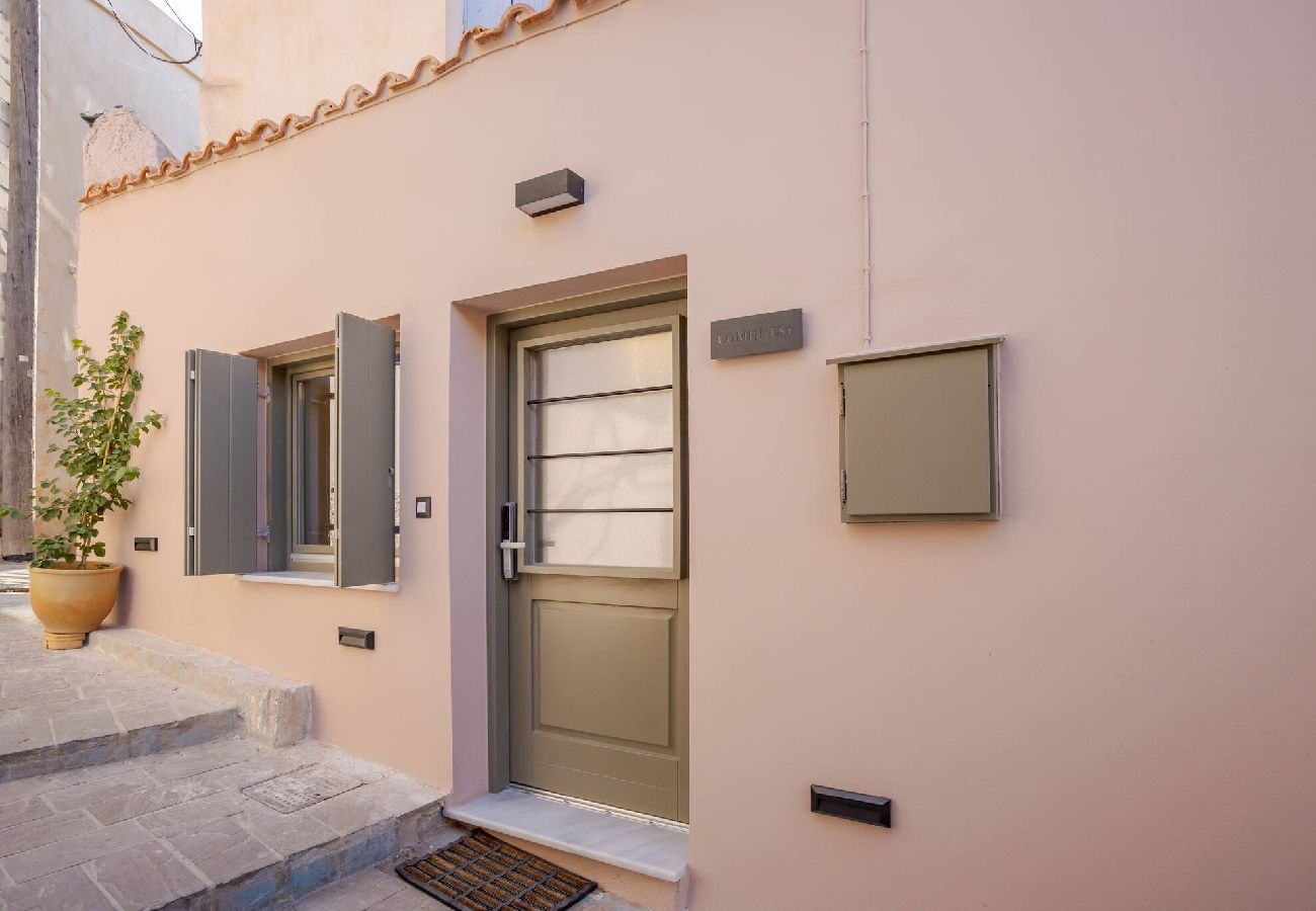 House in Chania - Comfinest house with jacuzzi in Chania old harbour 