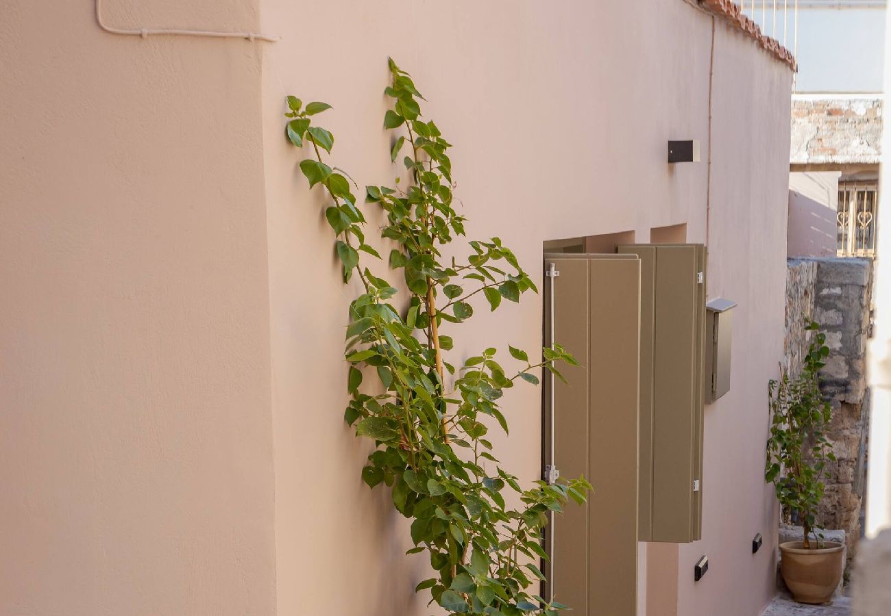 House in Chania - Comfinest house with jacuzzi in Chania old harbour 